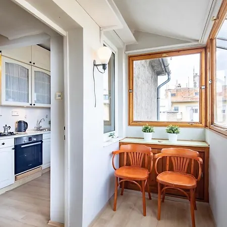 - Comfy - Sunny Budapest