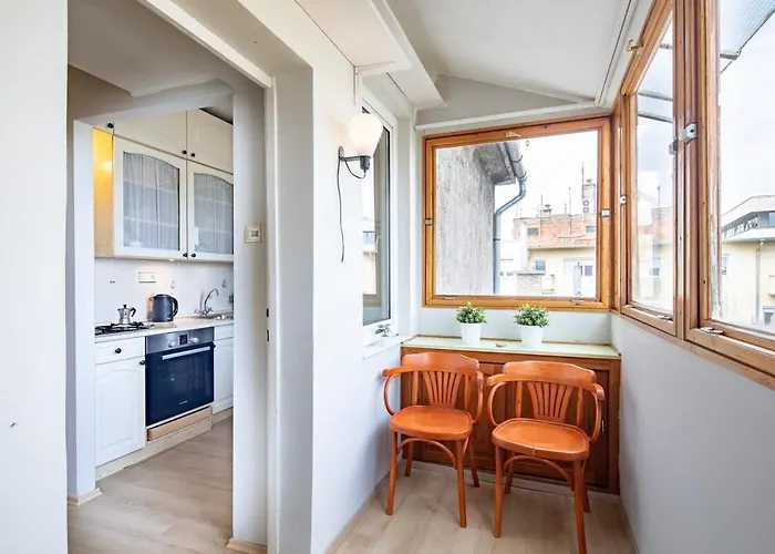 - Comfy - Sunny Budapest