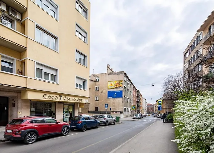 - Comfy - Sunny بودابست