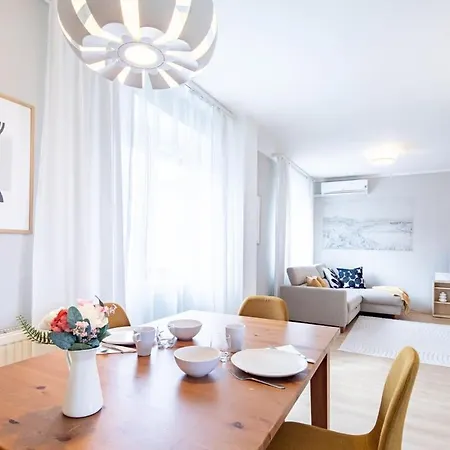 - Comfy - Sunny * Budapest